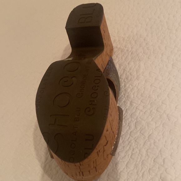 Chocolate Blu metallic sandal. Size 9 - Picture 5 of 5